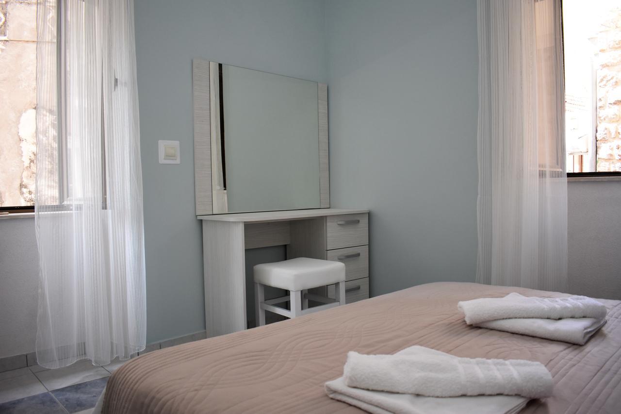 Lanterna Apartments Котор Екстериор снимка